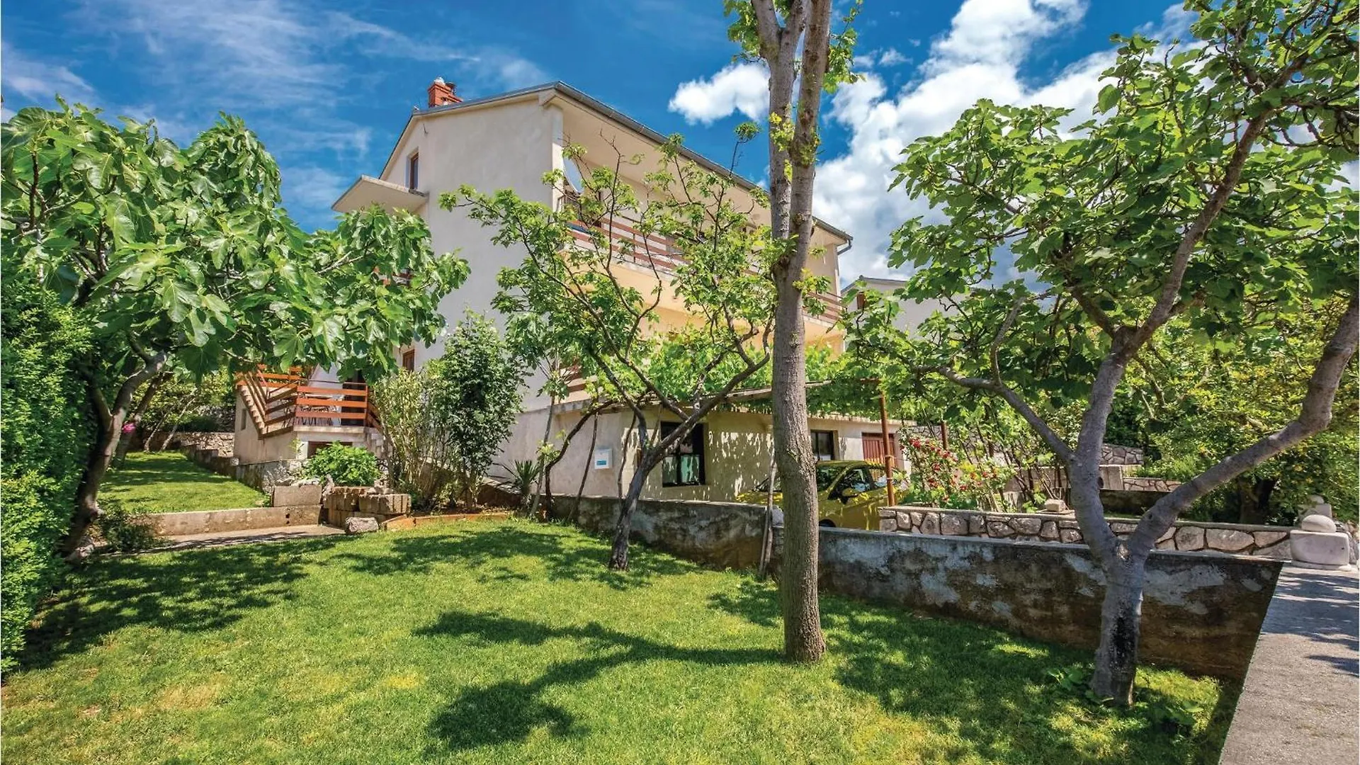 Cozy Apartment In Novi Vinodolski With Kitchen